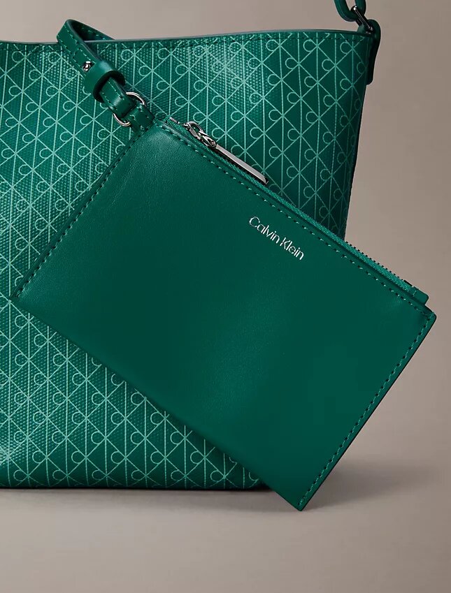 Bolso tipo cubo pequeño con estampado de logotipo en todo el diseño y bolsillo Bolso tipo cubo pequeño con estampado de logotipo en todo el diseño y bolsillo