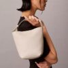 Bolso tipo cubo pequeño con estampado de logotipo en todo el diseño y bolsillo Bolso tipo cubo pequeño con estampado de logotipo en todo el diseño y bolsillo
