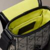 Bolso tipo reporter con jacquard con emblema Bolso tipo reporter con jacquard con emblema