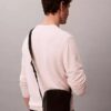 Bolso tipo reportero delgado con logotipo Bolso tipo reportero delgado con logotipo
