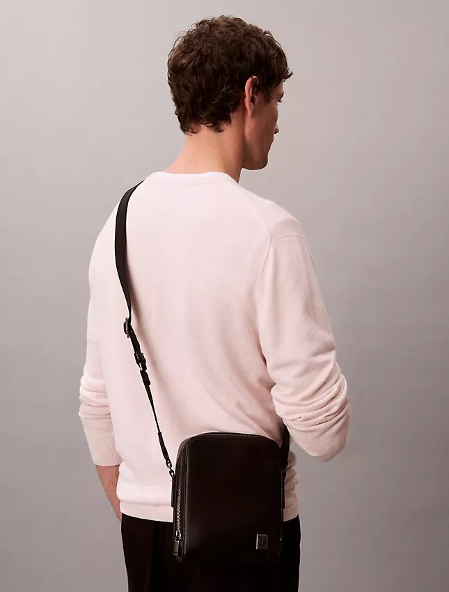 Bolso tipo reportero delgado con logotipo Bolso tipo reportero delgado con logotipo