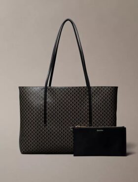Bolso tote con el logotipo del emblema en toda la superficie y bolsillo