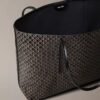 Bolso tote con el logotipo del emblema en toda la superficie y bolsillo Bolso tote con el logotipo del emblema en toda la superficie y bolsillo