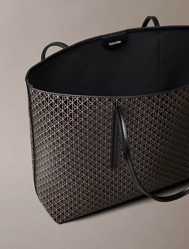 Bolso tote con el logotipo del emblema en toda la superficie y bolsillo Bolso tote con el logotipo del emblema en toda la superficie y bolsillo