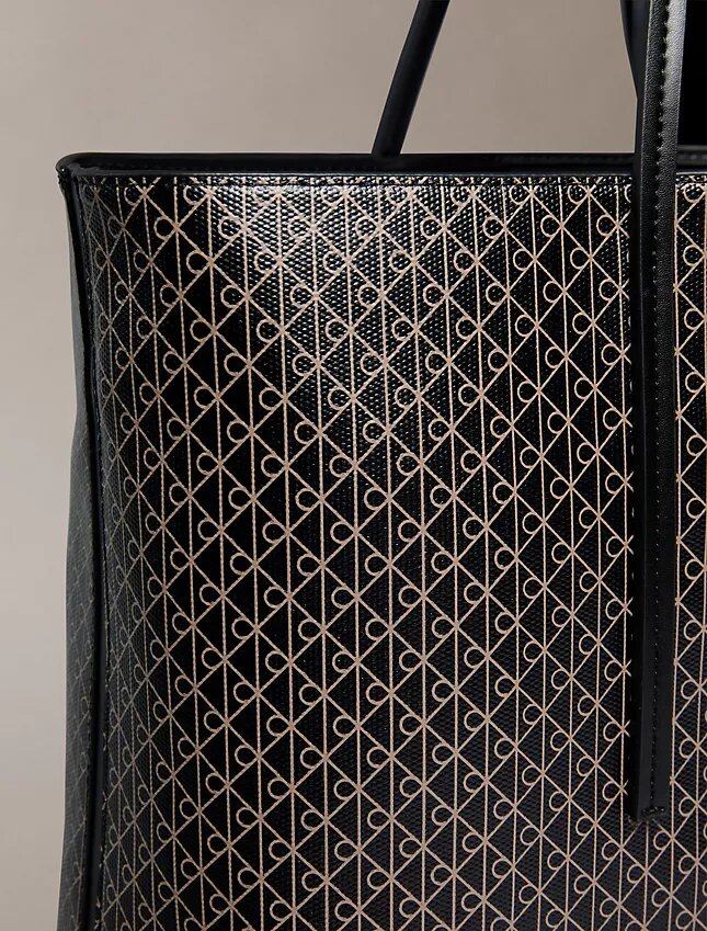 Bolso tote con el logotipo del emblema en toda la superficie y bolsillo Bolso tote con el logotipo del emblema en toda la superficie y bolsillo