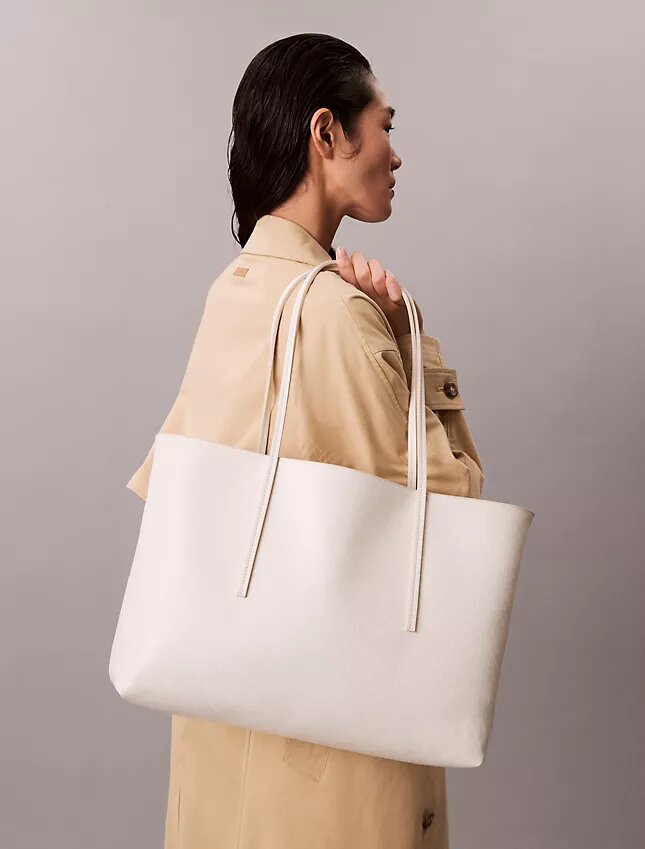 Bolso tote con el logotipo del emblema en toda la superficie y bolsillo Bolso tote con el logotipo del emblema en toda la superficie y bolsillo