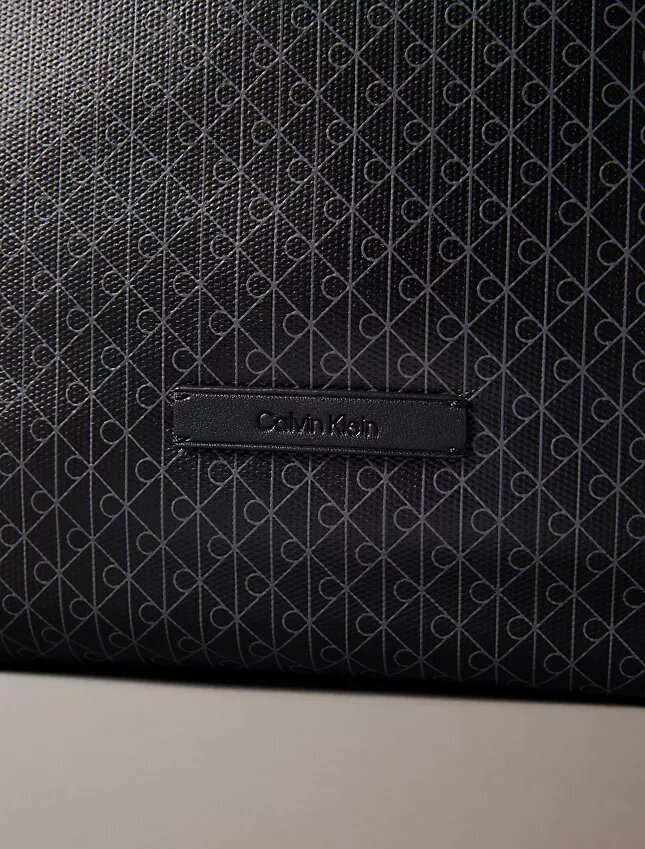 Bolso tote con el logotipo del emblema por toda la superficie Bolso tote con el logotipo del emblema por toda la superficie