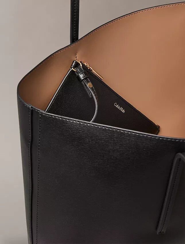 Bolso tote con logotipo en lámina Bolso tote con logotipo en lámina