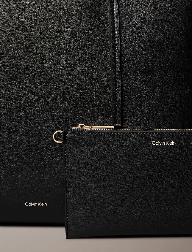 Bolso tote con logotipo en lámina Bolso tote con logotipo en lámina
