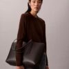 Bolso tote con logotipo en lámina Bolso tote con logotipo en lámina