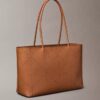 Bolso tote con logotipo perforado Bolso tote con logotipo perforado