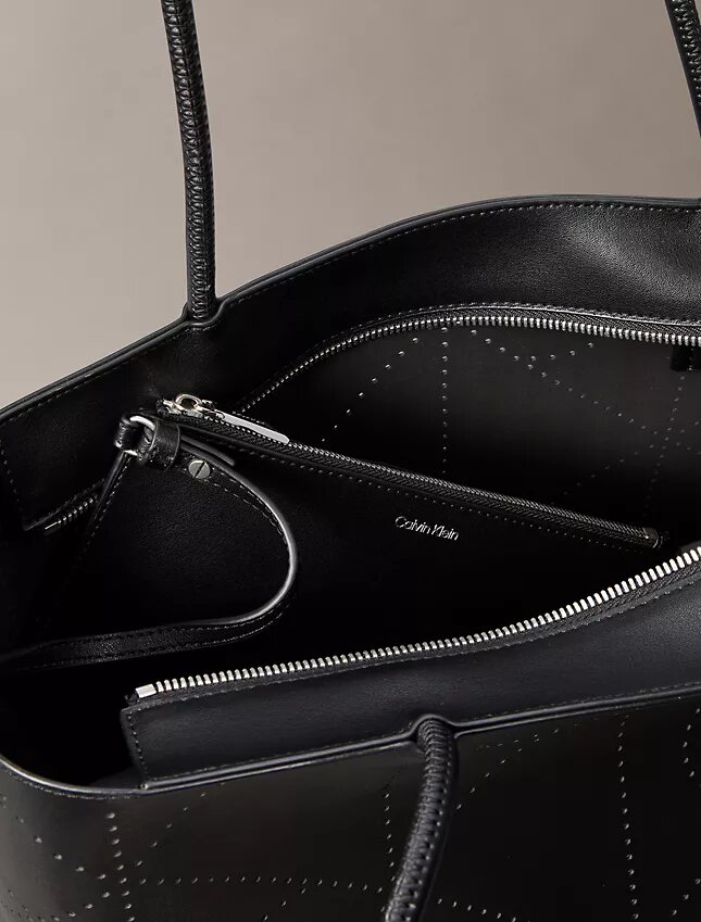 Bolso tote con logotipo perforado Bolso tote con logotipo perforado