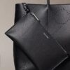 Bolso tote con logotipo perforado Bolso tote con logotipo perforado