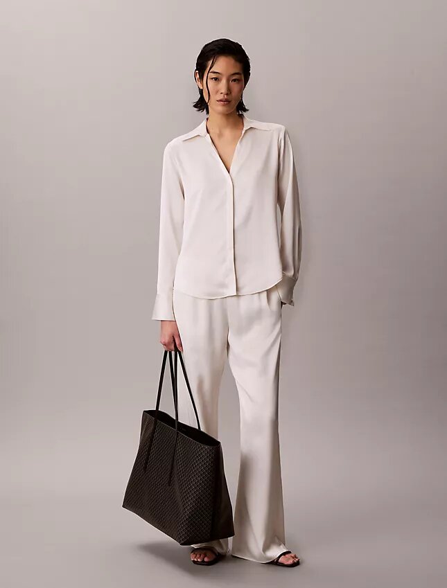 Bolso tote grande con logotipo en todo el diseño y bolsillo Bolso tote grande con logotipo en todo el diseño y bolsillo
