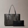Bolso tote pequeño con estampado del logotipo en todo el diseño y bolsillo Bolso tote pequeño con estampado del logotipo en todo el diseño y bolsillo
