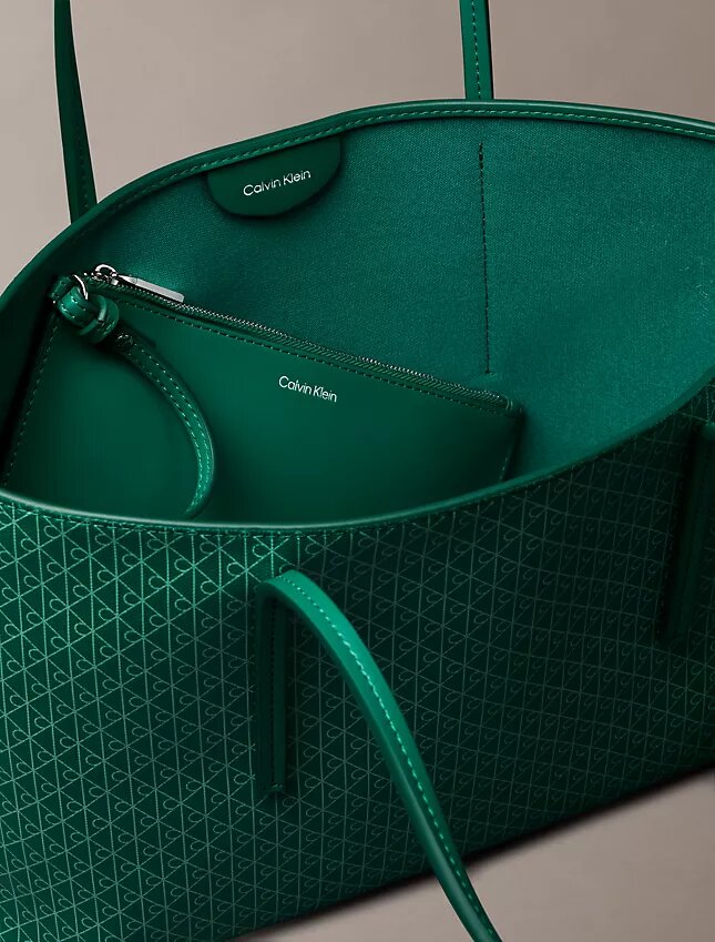 Bolso tote pequeño con estampado del logotipo en todo el diseño y bolsillo Bolso tote pequeño con estampado del logotipo en todo el diseño y bolsillo