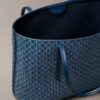 Bolso tote pequeño con estampado del logotipo en todo el diseño y bolsillo Bolso tote pequeño con estampado del logotipo en todo el diseño y bolsillo