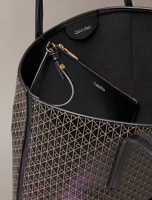 Bolso tote pequeño con estampado del logotipo en todo el diseño y bolsillo Bolso tote pequeño con estampado del logotipo en todo el diseño y bolsillo