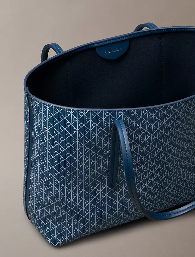 Bolso tote pequeño con estampado del logotipo en todo el diseño y bolsillo Bolso tote pequeño con estampado del logotipo en todo el diseño y bolsillo