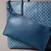 Bolso tote pequeño con estampado del logotipo en todo el diseño y bolsillo Bolso tote pequeño con estampado del logotipo en todo el diseño y bolsillo