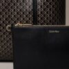 Bolso tote pequeño con estampado del logotipo en todo el diseño y bolsillo Bolso tote pequeño con estampado del logotipo en todo el diseño y bolsillo