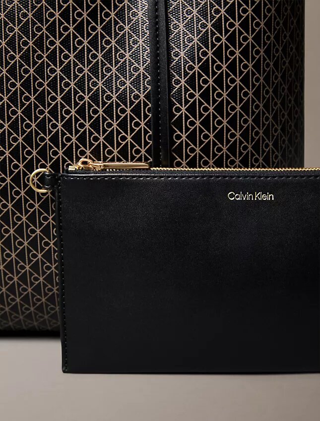 Bolso tote pequeño con estampado del logotipo en todo el diseño y bolsillo Bolso tote pequeño con estampado del logotipo en todo el diseño y bolsillo