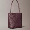 Bolso tote pequeño con logotipo en relieve Bolso tote pequeño con logotipo en relieve