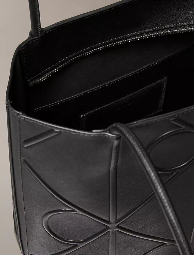 Bolso tote pequeño con logotipo en relieve Bolso tote pequeño con logotipo en relieve