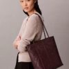 Bolso tote pequeño con logotipo en relieve Bolso tote pequeño con logotipo en relieve
