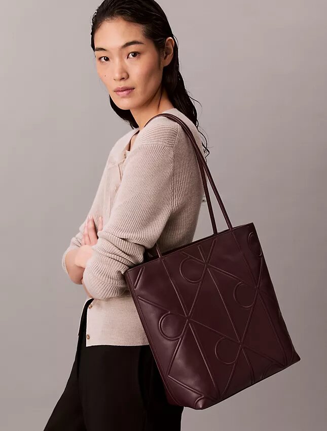 Bolso tote pequeño con logotipo en relieve Bolso tote pequeño con logotipo en relieve