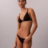 Bralette de baño con triángulo icónico de CK Bralette de baño con triángulo icónico de CK