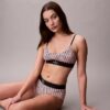Bralette elástico de microfibra Unlined con Monogram gráfico Bralette elástico de microfibra Unlined con Monogram gráfico