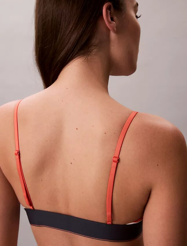 Bralette elástico de microfibra Unlined con Monogram gráfico Bralette elástico de microfibra Unlined con Monogram gráfico