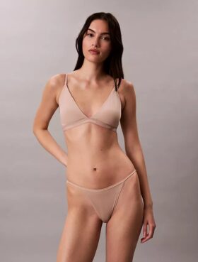 Bralette triangular con forro ligero Form to Body Bralette triangular con forro ligero Form to Body