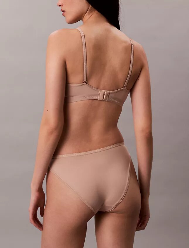 Bralette triangular con forro ligero Form to Body Bralette triangular con forro ligero Form to Body
