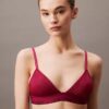 Bralette triangular con forro ligero y encaje moderno Bralette triangular con forro ligero y encaje moderno