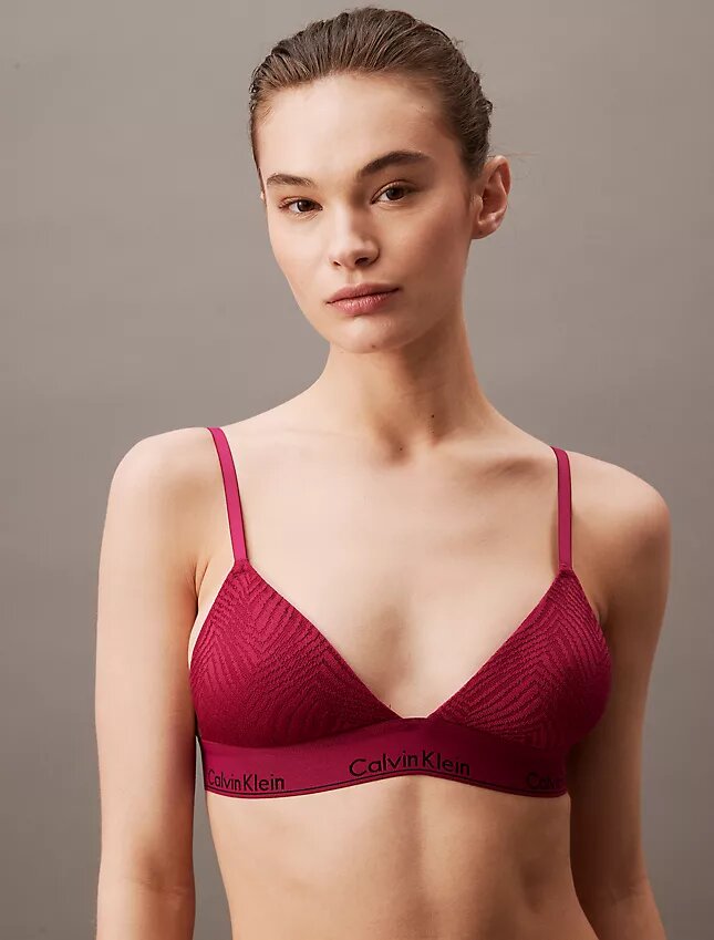 Bralette triangular con forro ligero y encaje moderno Bralette triangular con forro ligero y encaje moderno