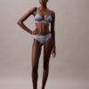 Bralette triangular con forro ligero y encaje moderno Bralette triangular con forro ligero y encaje moderno