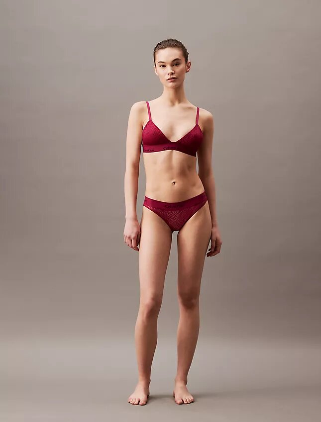 Bralette triangular con forro ligero y encaje moderno Bralette triangular con forro ligero y encaje moderno