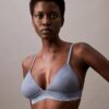 Bralette triangular con forro ligero y encaje moderno Bralette triangular con forro ligero y encaje moderno