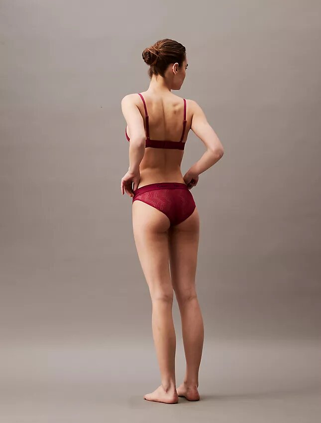 Bralette triangular con forro ligero y encaje moderno Bralette triangular con forro ligero y encaje moderno