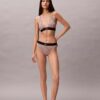 Bralette triangular elástica de Microfiber con Monogram gráfico y forro ligero Bralette triangular elástica de Microfiber con Monogram gráfico y forro ligero