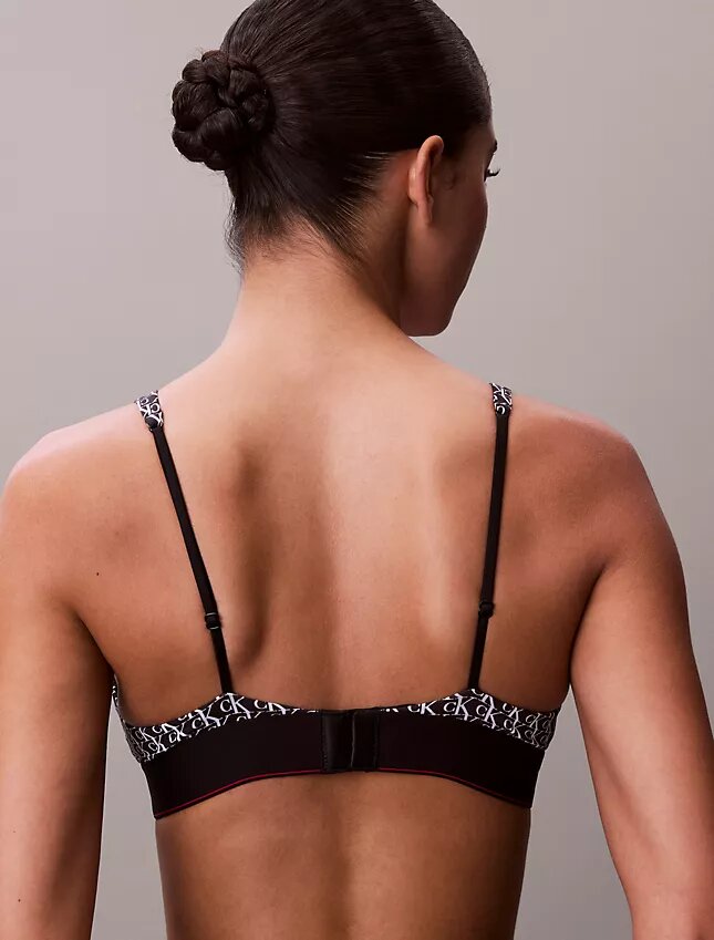 Bralette triangular elástica de Microfiber con Monogram gráfico y forro ligero Bralette triangular elástica de Microfiber con Monogram gráfico y forro ligero