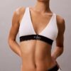 Bralette triangular elástica de Microfiber con Monogram gráfico y forro ligero Bralette triangular elástica de Microfiber con Monogram gráfico y forro ligero