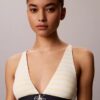 Bralette triangular elástica de Microfiber con Monogram gráfico y forro ligero Bralette triangular elástica de Microfiber con Monogram gráfico y forro ligero