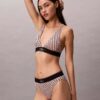 Bralette triangular elástica de Microfiber con Monogram gráfico y forro ligero Bralette triangular elástica de Microfiber con Monogram gráfico y forro ligero