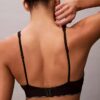 Bralette triangular elástica de Microfiber con Monogram gráfico y forro ligero Bralette triangular elástica de Microfiber con Monogram gráfico y forro ligero