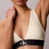 Bralette triangular elástica de Microfiber con Monogram gráfico y forro ligero Bralette triangular elástica de Microfiber con Monogram gráfico y forro ligero
