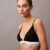 Bralette triangular ligeramente forrada de algodón Modal Icon