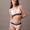 Bralette triangular ligeramente forrada Intense Power Pride Bralette triangular ligeramente forrada Intense Power Pride